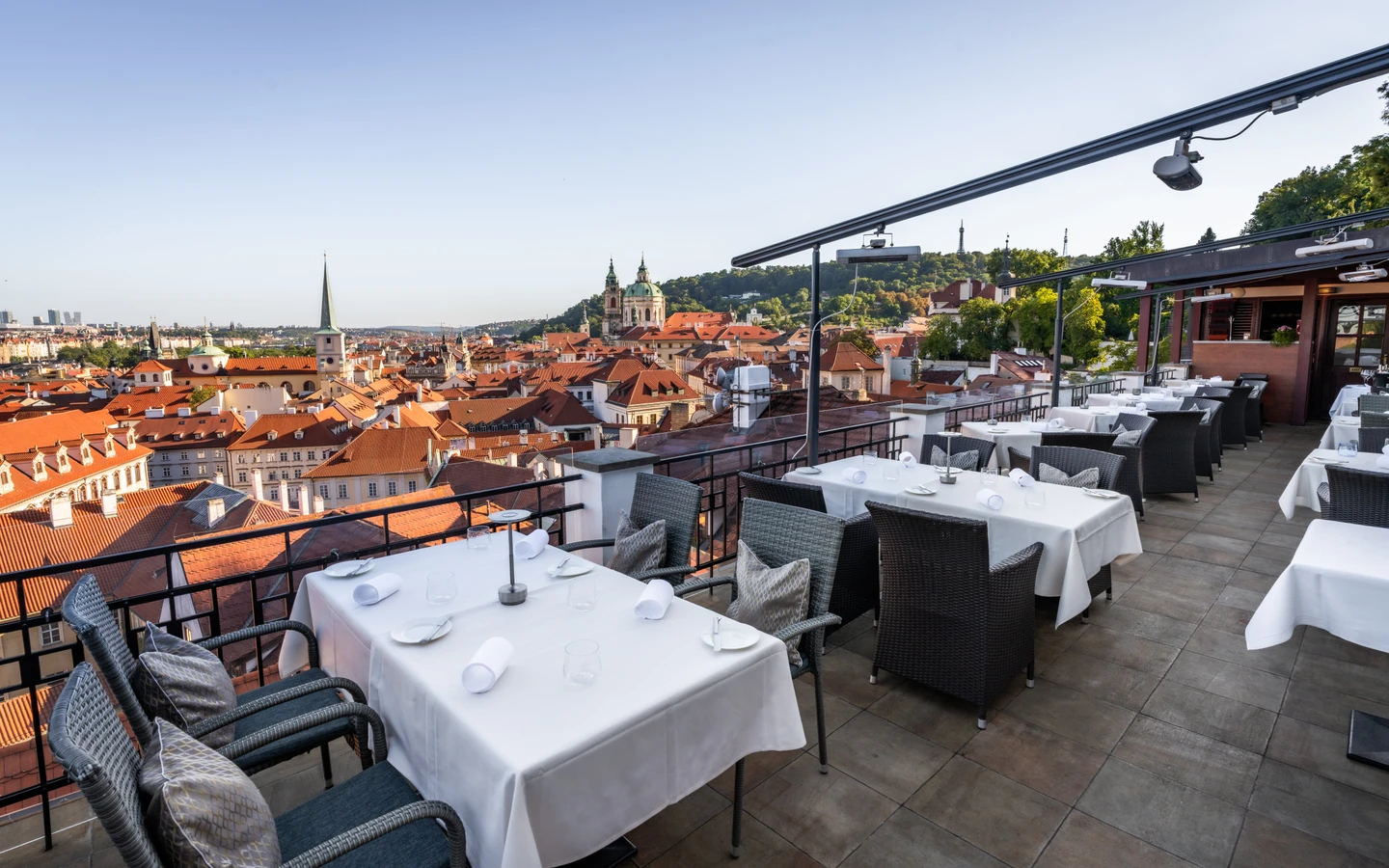 Fine Dining nad střechami Prahy